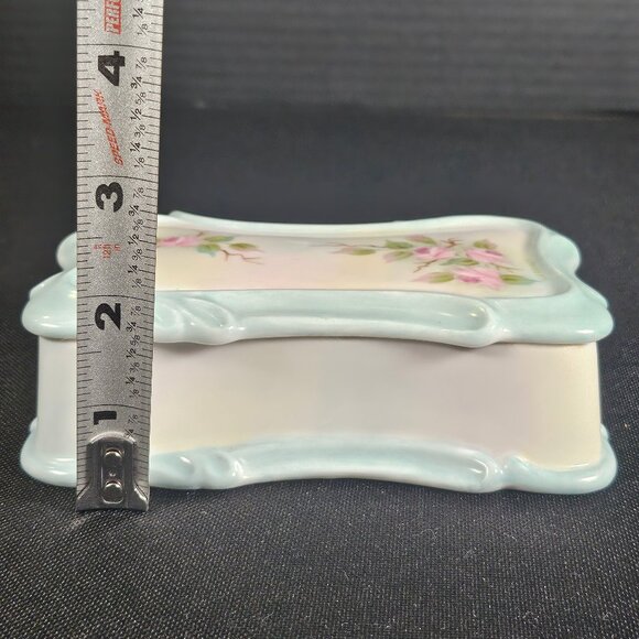 Hand Painted Rectangular Vintage Porcelain Dresser Box With Scalloped Edge - Picture 10 of 10